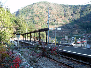 接阻峡温泉駅のホーム