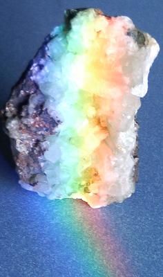 水晶と虹.jpg
