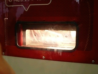 マイカップヌードル・フィルム包装中