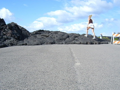 道路と溶岩