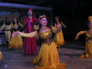 トルファン　踊り
