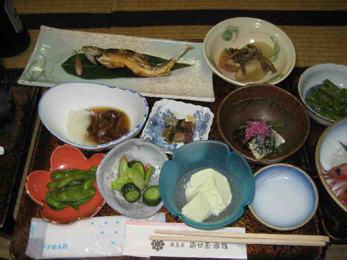 岩魚に山菜　豆腐と酒が進む進む