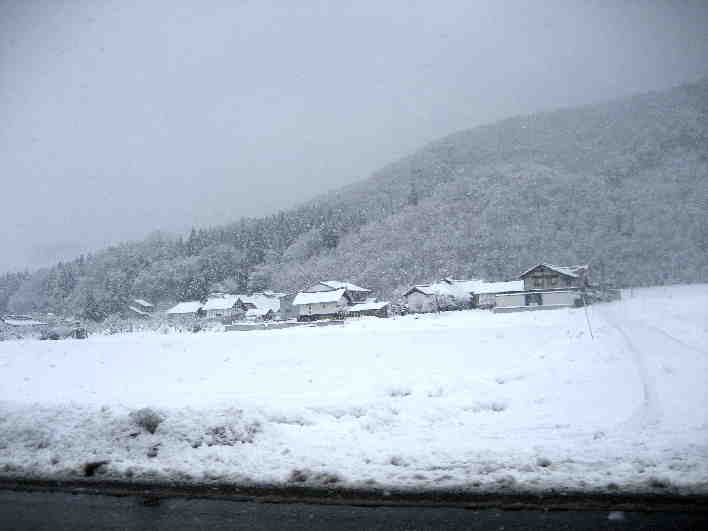 会津若松へ向かう途中の雪景色