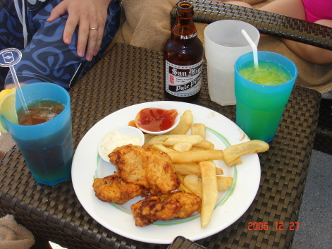 プールサイドランチ