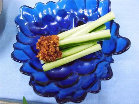 20110619きゅうりのご飯のともラー油添え