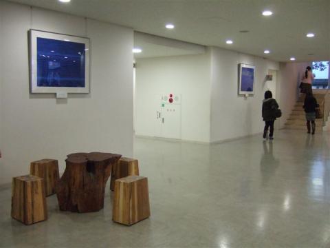 20091218安井てつ記念館1階　収蔵作品2点