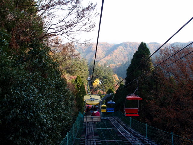 20111130高尾山のリフト