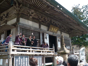 餅撒き＠両子寺