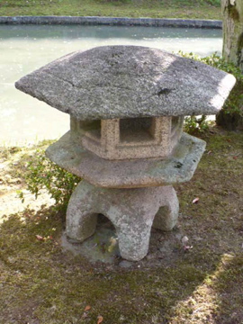 桂離宮の石灯籠２