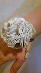 ベージュコサージュ着画2