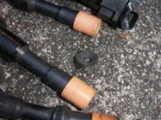 イグニションコイル　おかき 006　割れた部品.jpg