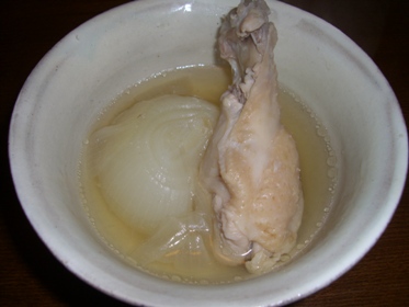 鶏手羽元と新玉ねぎのスープ♪