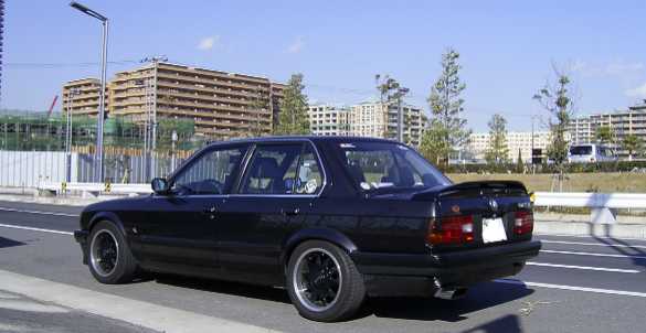 ナナメ後方から