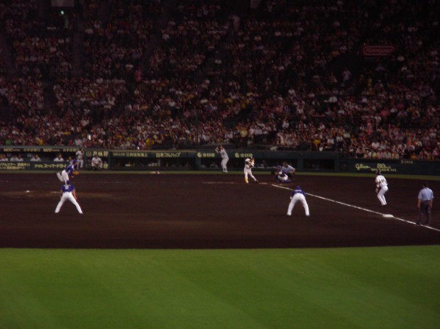 平野選手セカンドライナーでゲッツー