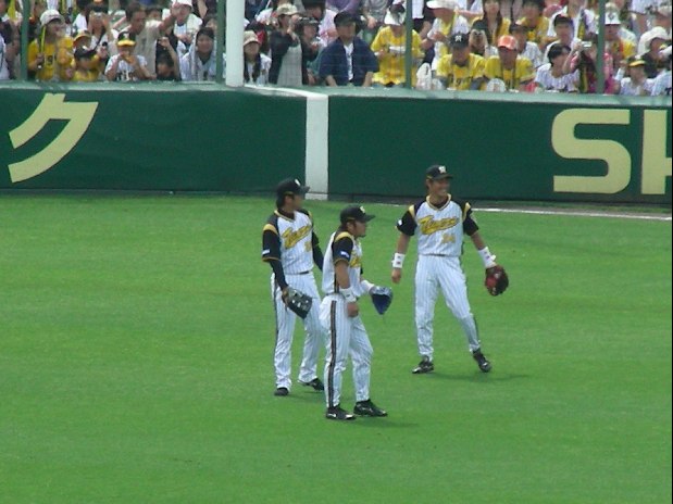 試合前の練習に浅井選手がライト？