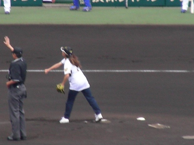 始球式はなでしこジャパンの澤選手