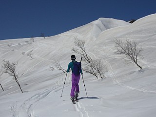 斜面を巻いて山頂へ