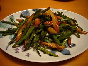 イラクサとチクワの炒め物