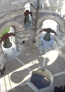 斜塔の鐘