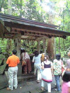 十和田神社手水舎.jpg