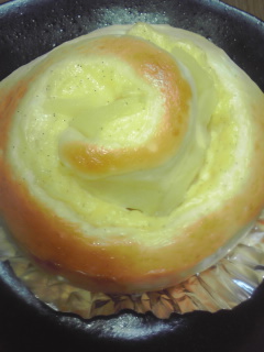 リンゴカスタードパン