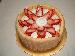 イチゴのババロアケーキ