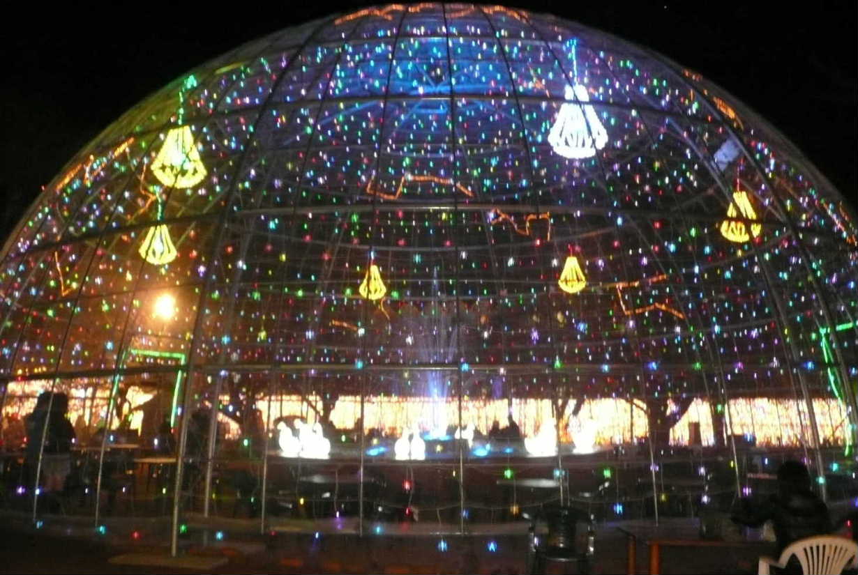 半球ドーム夜外