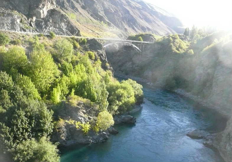 アロータウン付近吊り橋