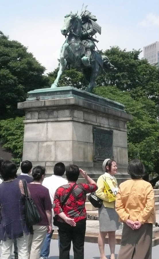 楠正成像とガイドさん