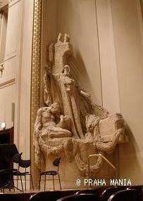 スメタナホール　彫刻右