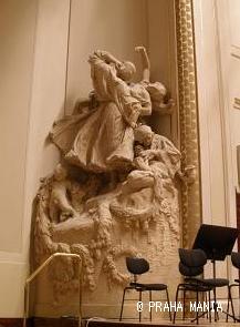 スメタナホール　彫刻左