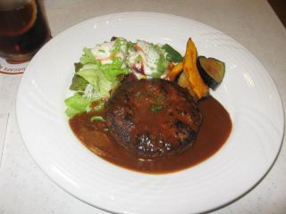 謎パパ＆ママもハンバ－グ♪