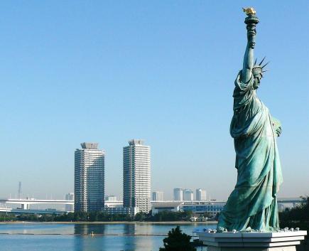 自由の女神とスカイツリー
