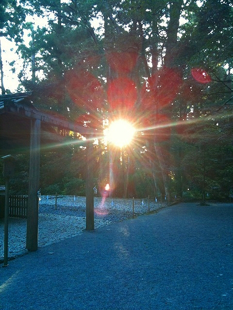 外宮の朝日
