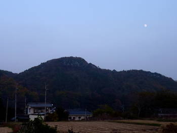 望月城跡と望月（満月）