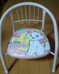 マリーちゃんの椅子
