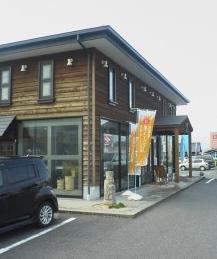 恵那川上屋中央店入り口、道の駅「志野・織部」と違い、持ちかえりのみ、飲食不可です