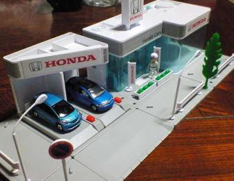 トミカタウン Honda Cars 組み立てました。