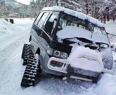 北志賀竜王スキーパーク三ヶ月の湯前の挫折した雪上車