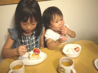 お誕生日ケーキ‐食べる‐100912.jpg