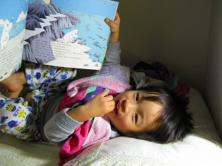 大好きなピンクと読書中