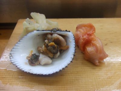 赤貝の寿司と（おまけの）煮物
