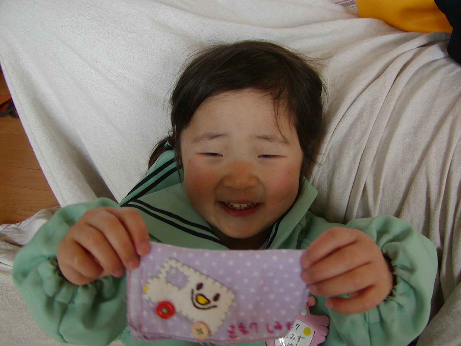 初登園のお守り　トラック君