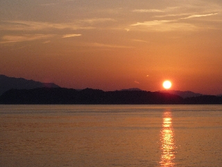 和歌山加太海岸の夕日５．２