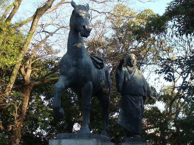 高知城　千代銅像