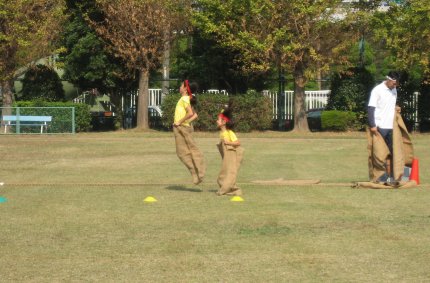 2006.10.29ひかちゃん障害物競走（袋とび）