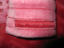 2007.11.18カーターズ赤ベロア１２ｍ、袖口