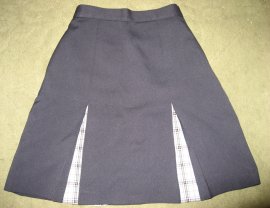 2006.12.15マチに水色チェック入りスカート１５０