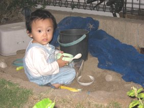 2006.10.29砂場で遊ぶみいちゃん