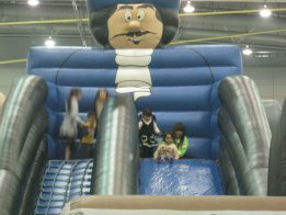 2009.1.4みいちゃん、ふわふわ滑り台